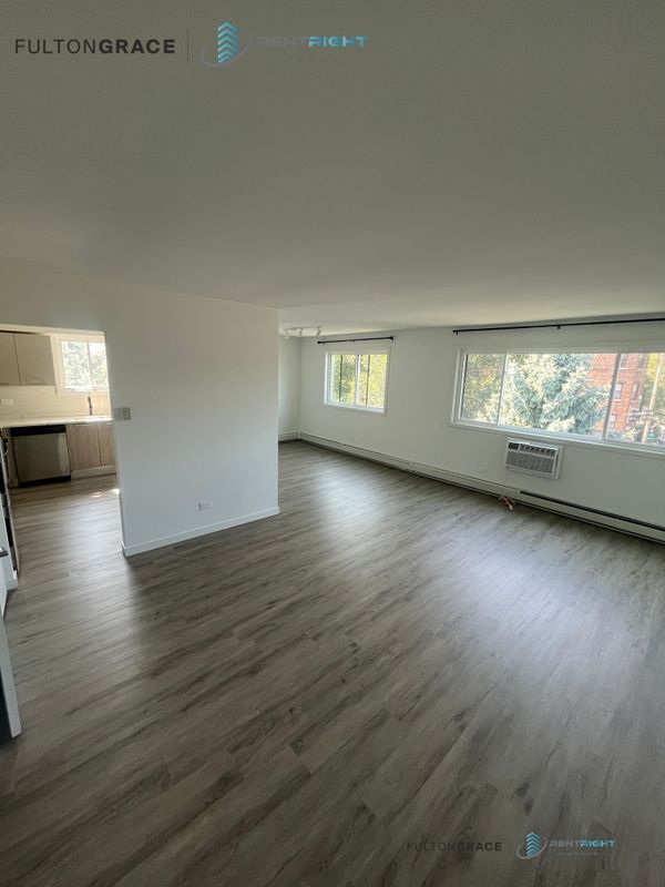 Photo - 7621 N Sheridan Rd