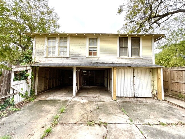 Building Photo - 810 W Magnolia Ave Unit 3