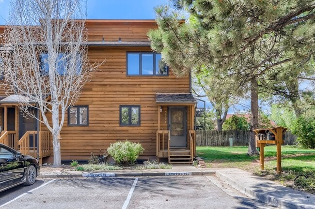 Building Photo - End Unit Townhome with 2 Beds, an Office and Southern Exposure