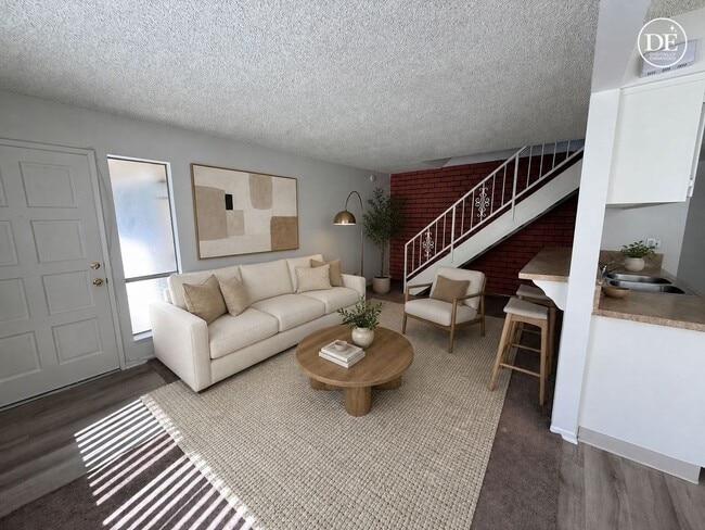 Photo - 752 W Hemlock St