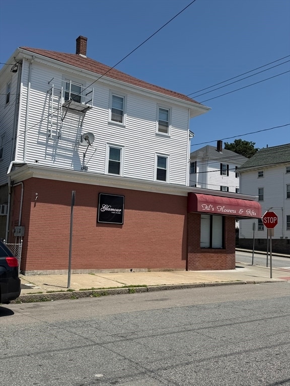 Building Photo - 210 Robeson St Unit 2
