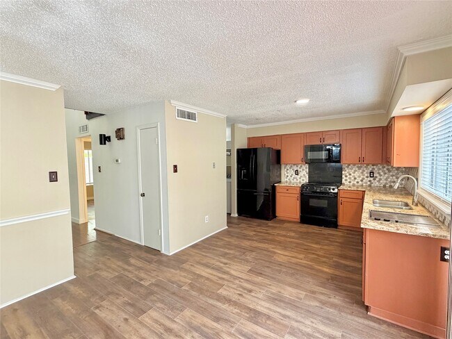 Photo - 7936 Ellinger Ln