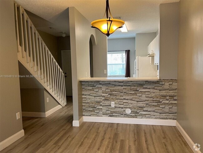 Building Photo - 2317 SE 24th Ave Unit 2317 Rental