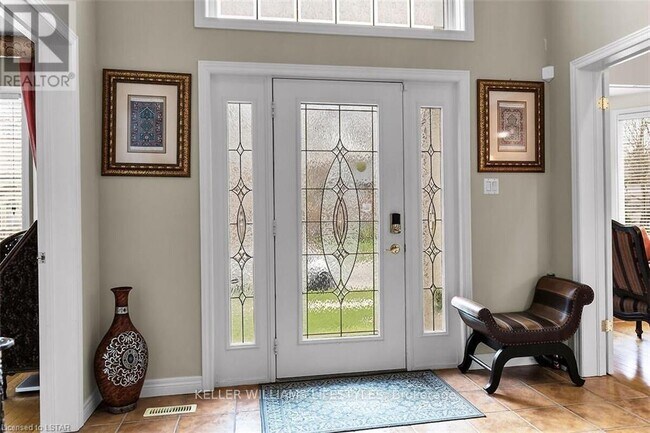 Photo - 206 Ambleside Dr