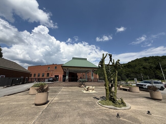 Photo - 215 S Jefferson Ave