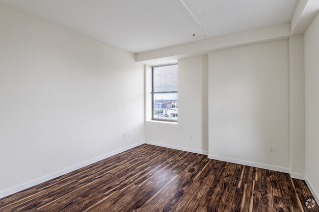 2BR, 1BA - 829SF - Bedroom - The Beacon Jersey City