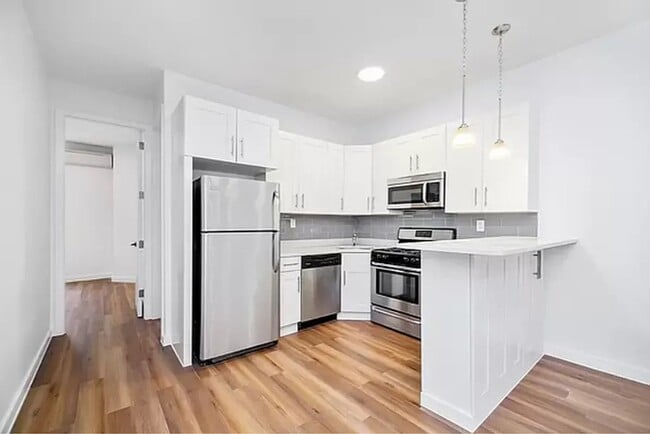 130 Cornelia St Unit 2
