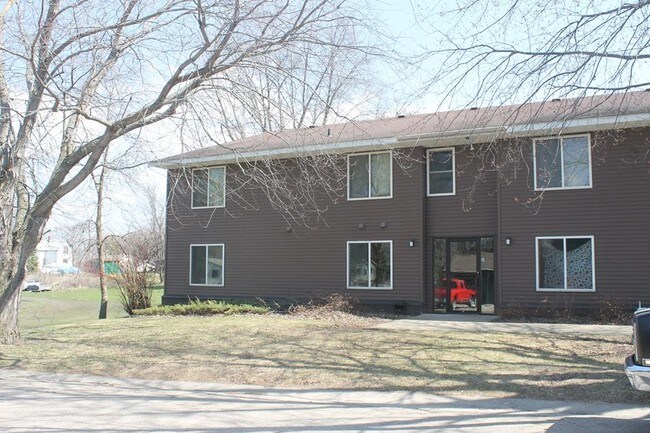 Building Photo - 413 3rd St N Unit 8