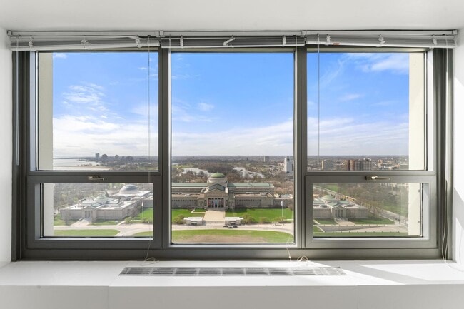 Photo - 1700 E 56th St