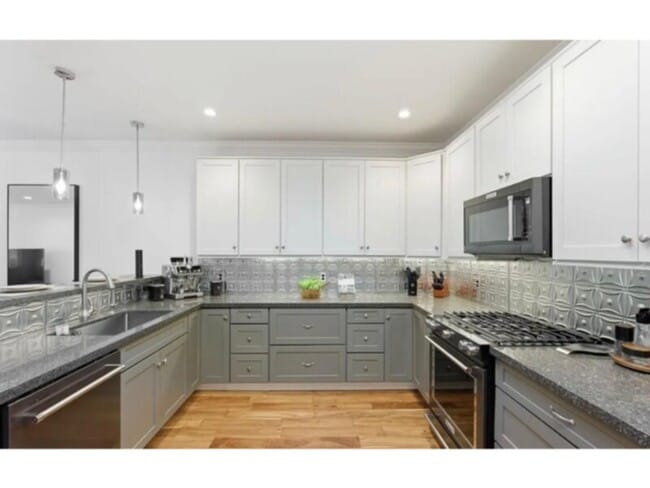 Building Photo - 3 Bedroom 3 Bathroom for Rent