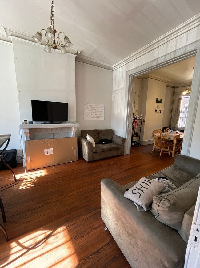 Photo - 7 Bedroom Home for rent Unit 1R