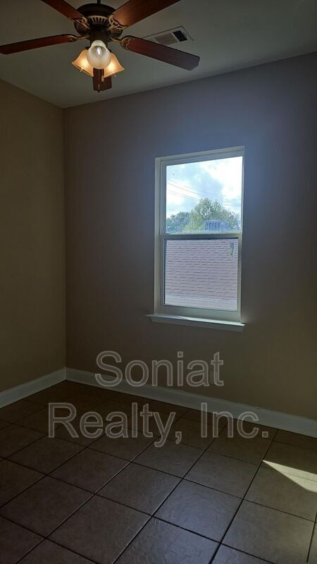 Photo - 5922 Marigny St