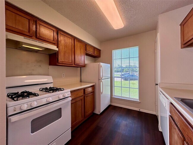 Photo - 508 Willowbend Cove