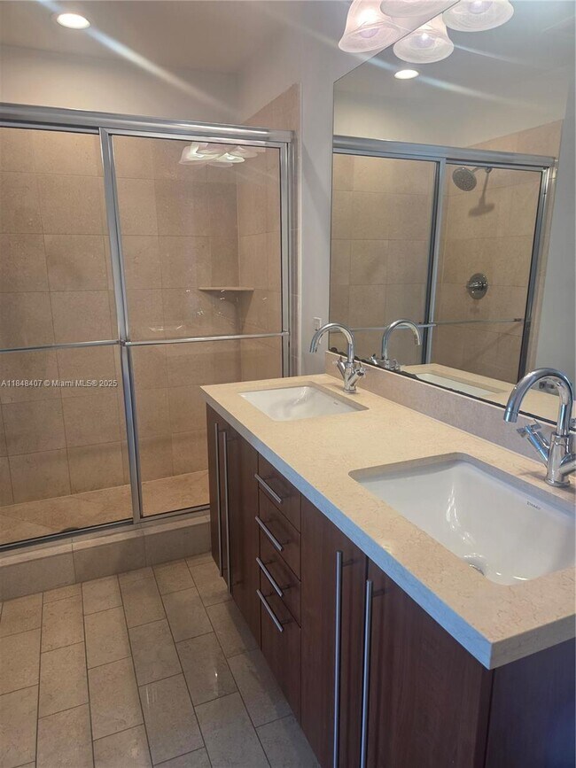 Photo - 79 SW 12th St Unidad 1004-S