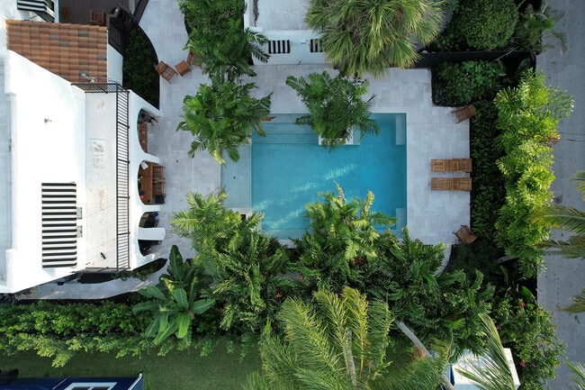 Photo - 634 SE 3rd Ave