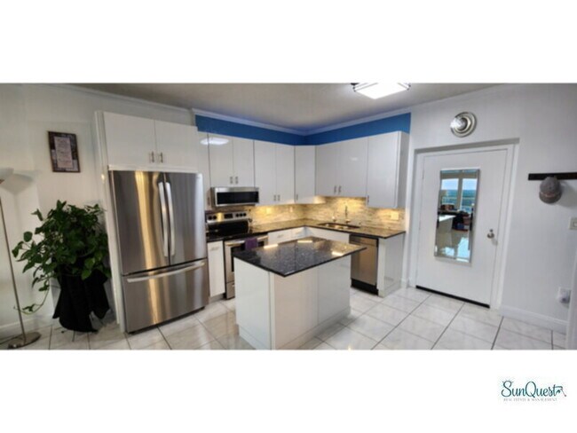 Photo - Carefree living in this immaculate updated 1 bedroom condo!
