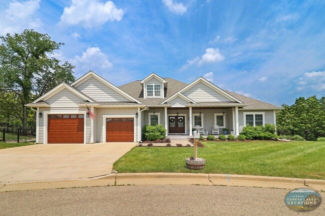 Building Photo - Spacious Luxury Lodge with Lake Geneva Acc... Rental