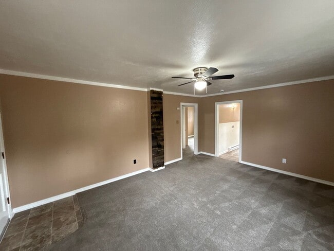 Photo - 465 Madrona Ave SE