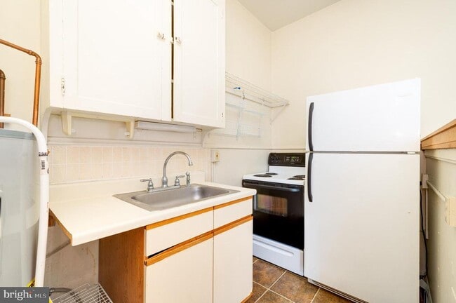 Photo - 302 W Main St