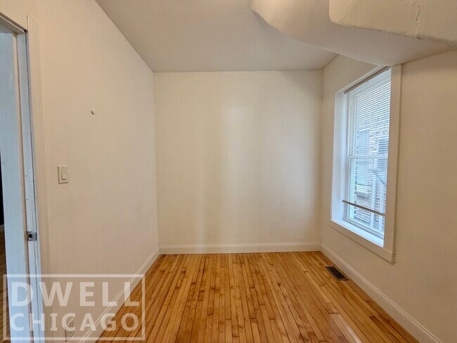 Photo - 731 N Christiana Ave Unit 1F