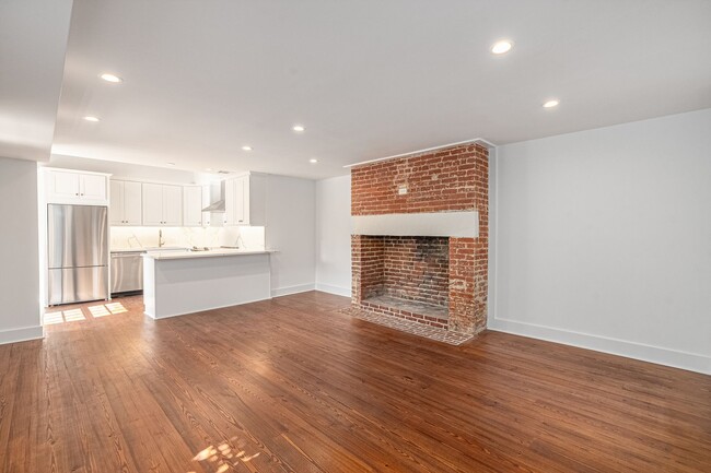 Photo - Renovated 2 Bedroom Carriage house off Lafayette Square Unit Carriage House