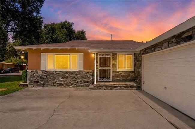 Photo - 4869 Serrano Pl