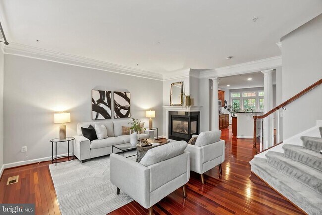 Photo - 904 W Glebe Rd