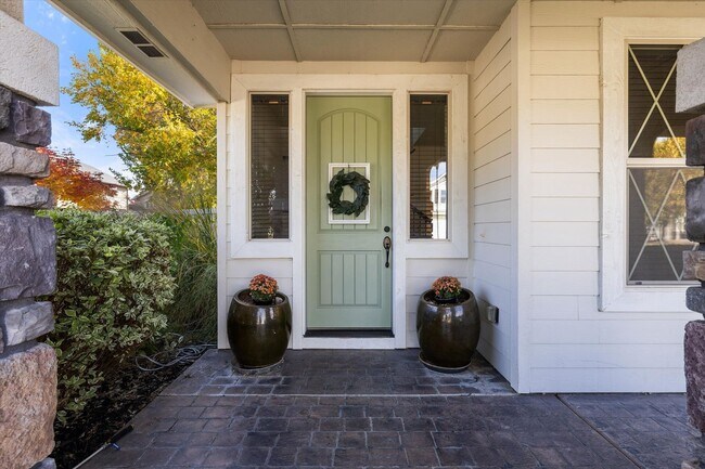 Photo - Spacious 5-Bedroom Home (plus bonus room) ...