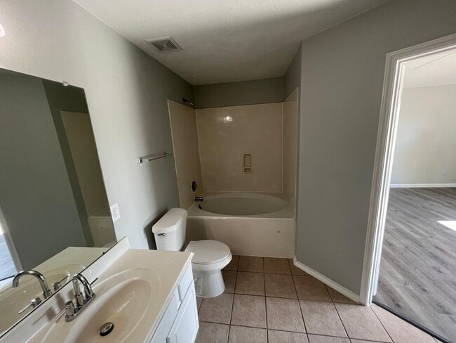 Photo - 19451 Nasworthy Dr