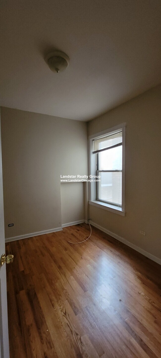 Building Photo - 7513 N Greenview Ave Unit 1