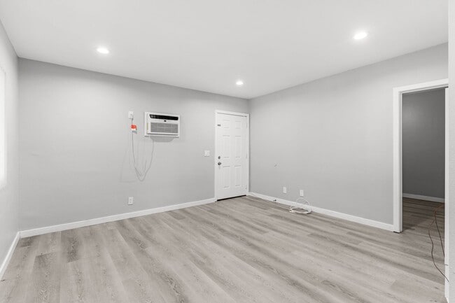 Photo - 113 S Lillie Ave Unidad 201-04