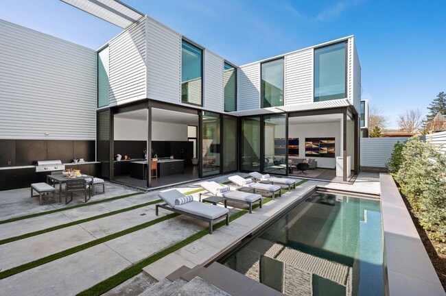 Building Photo - 214 Tucker St