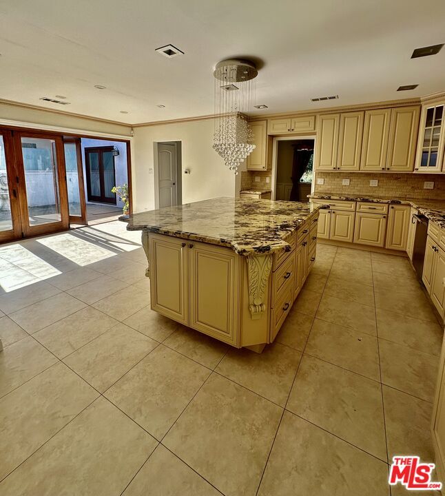 Photo - 128 S Swall Dr