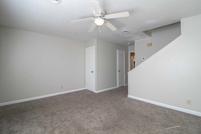 Photo - 810 Golf View Pl