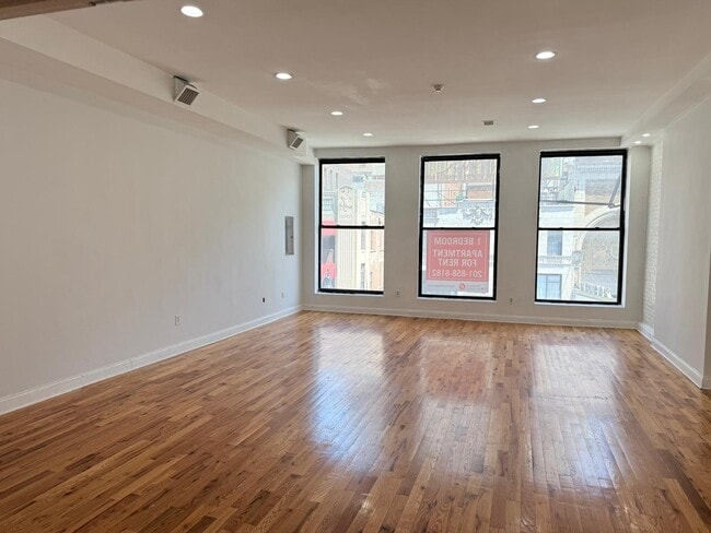 Bedroom / Living Room