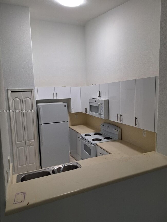 1666 SE 27th Ct Unit 204