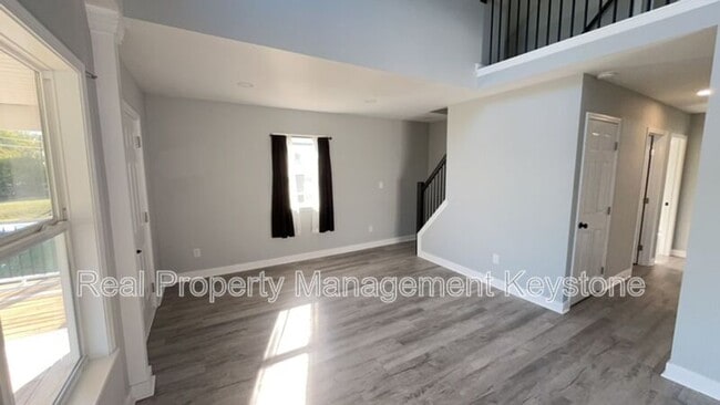 Photo - 1122 Stock St