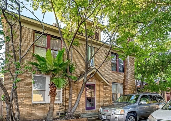 Building Photo - 1748 Richmond Ave Unit 4