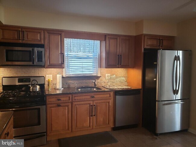 Photo - 18 S Oakland Ave Unit A