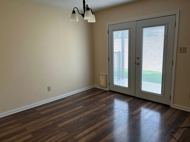 Photo - Charming and Close to Dining, Shopping, Gym, Theater