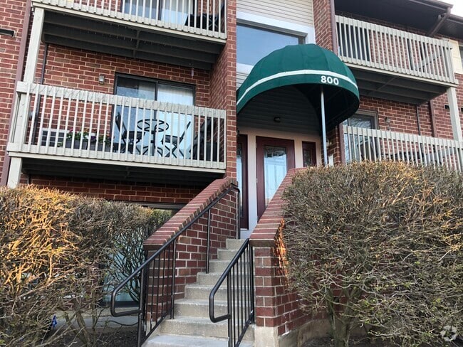 Building Photo - 800 N Lakeside Dr, 2B Unit 2B Rental