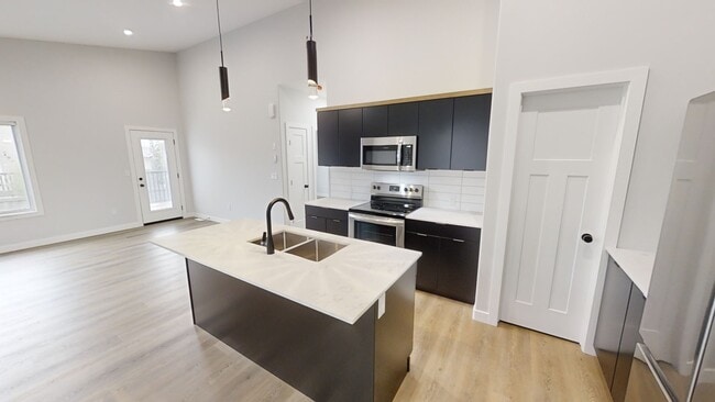 Photo - 10417-10130 130 Ave