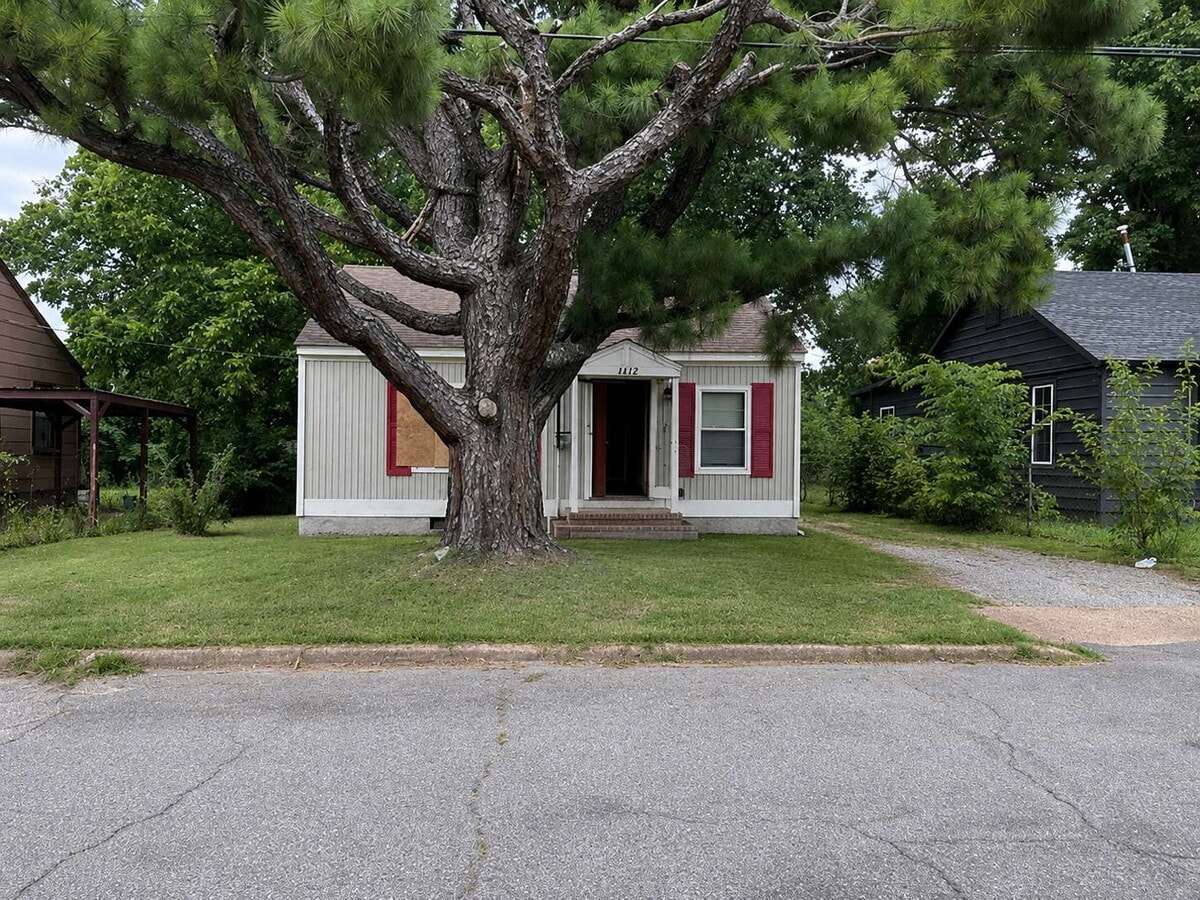 Photo - 2622 Whitman Ave