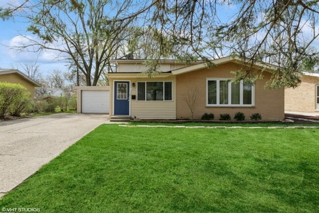 Photo - 403 E Lake Ave