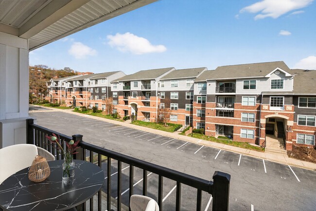 Welcome to Eagle Rock Apartments at Columbia Pike, where modern living meets convenience. Enjoy spacious layouts, beautiful views, and a vibrant community atmosphere. Elevate your lifestyle today—schedule a tour and find your perfect home!