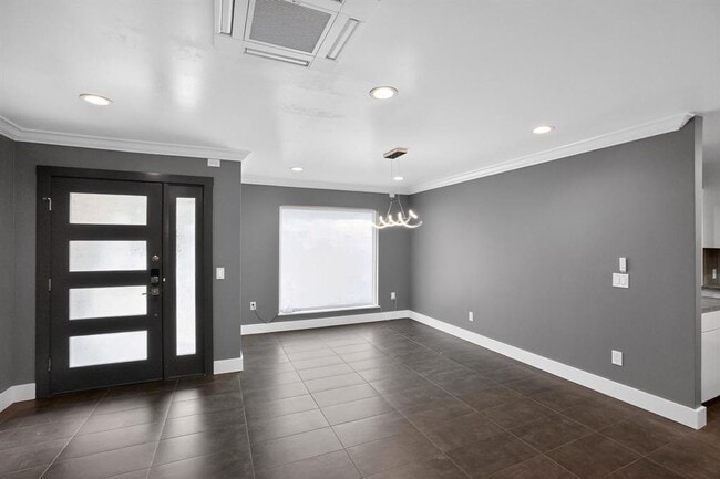 Photo - 513 Meadowbrook Dr