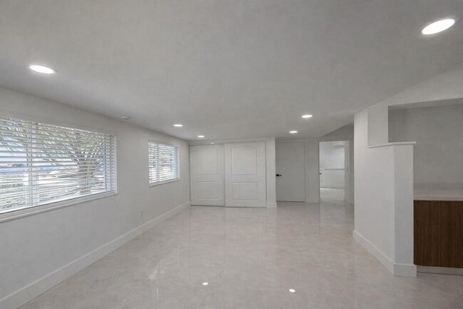 Photo - 916 NE 2nd St