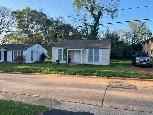 Photo - 208 Muller St