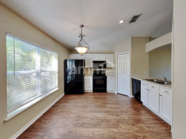Photo - 3941 Warbler Dr