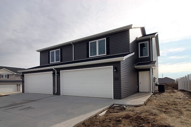 N Bismarck Twin Home with Finished Basemen... - N Bismarck Twin Home with Finished Basemen...